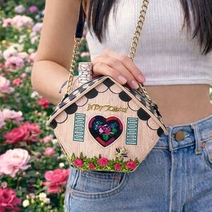 Betsey Johnson “You’re So Sweet” Tweet Birdhouse Crossbody Bag – Cottagecore
